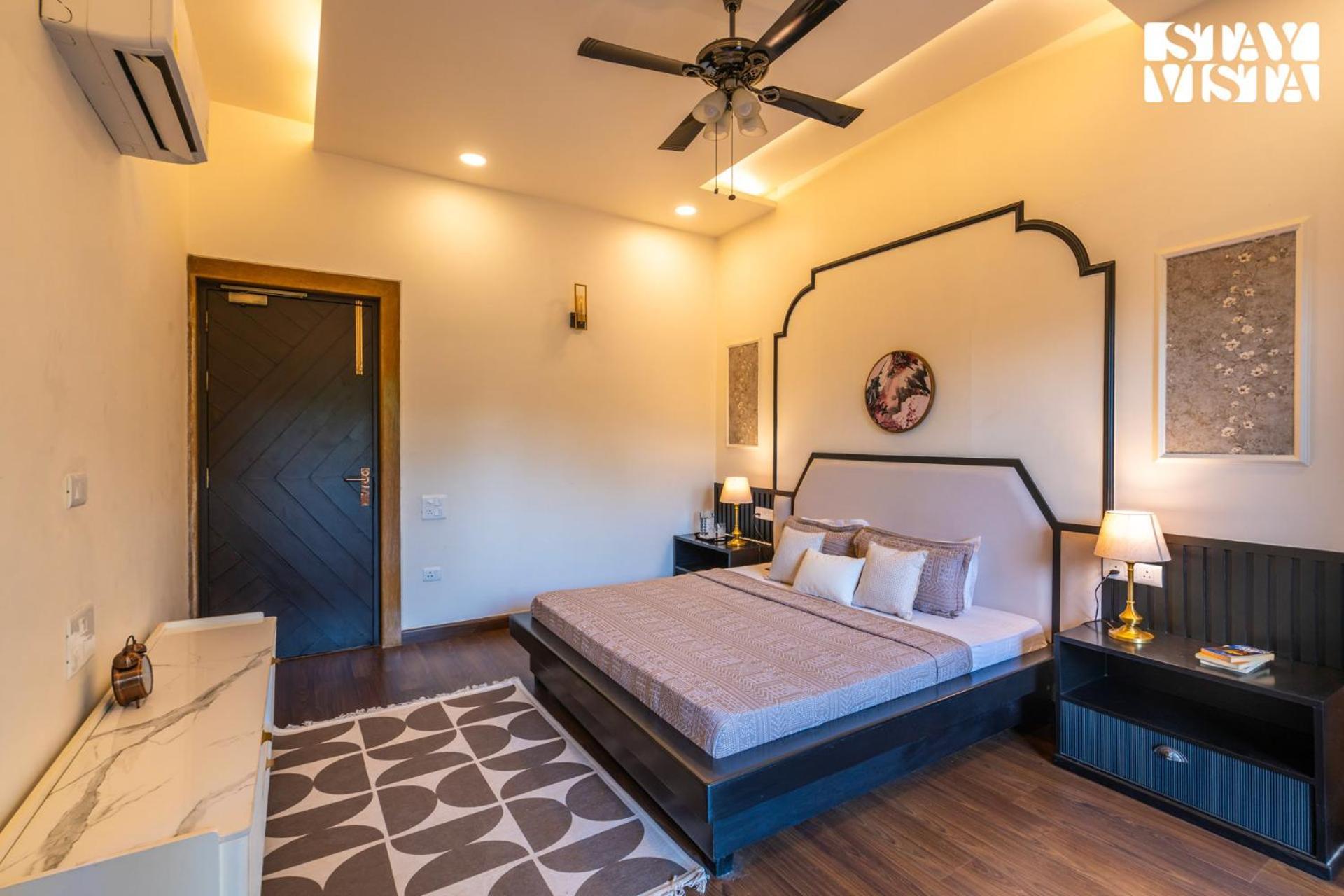 Stayvista At Wandering Vines Indoor Pool 4Bhk Luxury Villa In Delhi Sohna Exterior foto