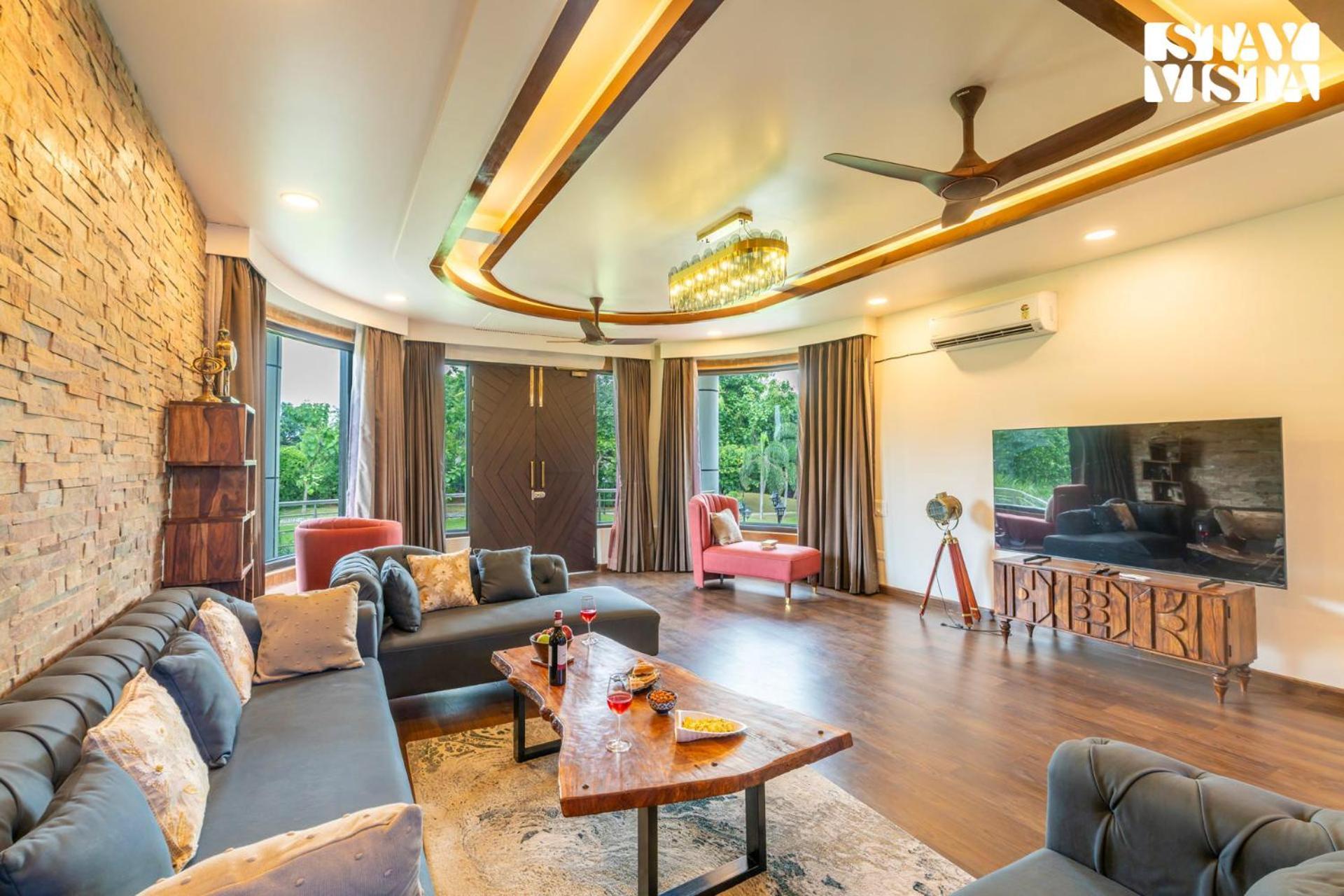 Stayvista At Wandering Vines Indoor Pool 4Bhk Luxury Villa In Delhi Sohna Exterior foto