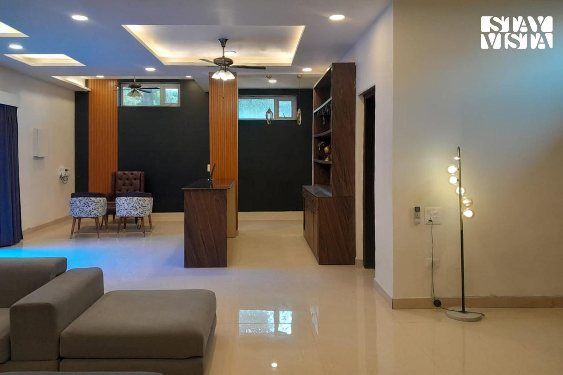 Stayvista At Wandering Vines Indoor Pool 4Bhk Luxury Villa In Delhi Sohna Exterior foto